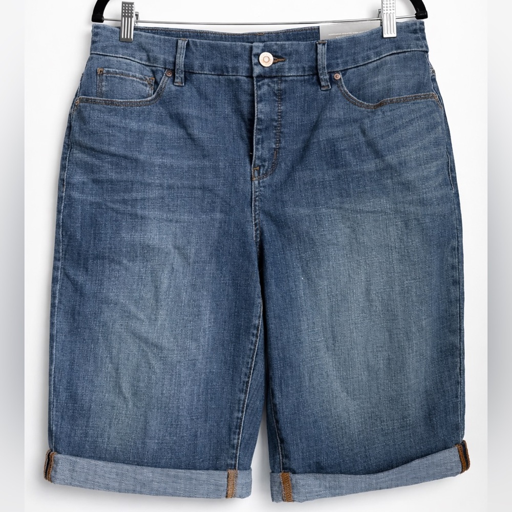 NWT Chico’s So Slimming Denim Shorts Size 10 Stretch Mid Rise Summer Blue